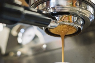 ¿Qué hacer cuando la máquina de café no tiene presión de vapor?